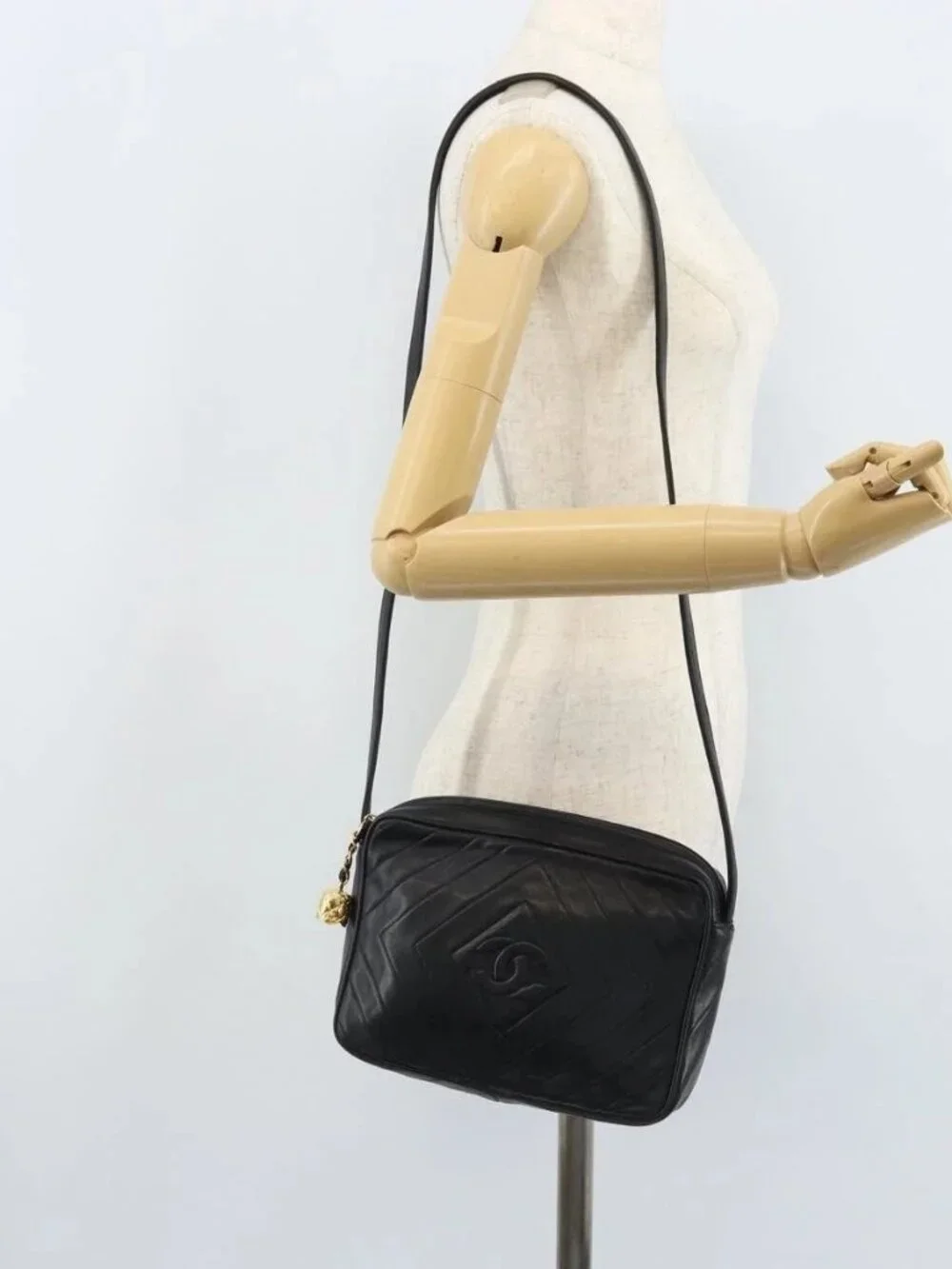 CHANEL Matelasse Shoulder Bag Lamb Skin Black Gold CC Auth gh1958